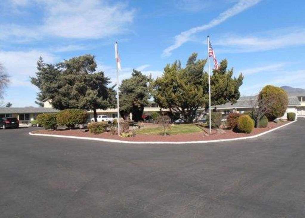 Econo Lodge Inn & Suites Central Medford Extérieur photo