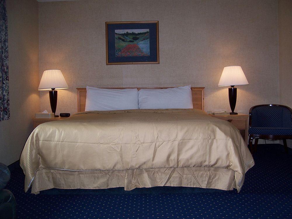 Econo Lodge Inn & Suites Central Medford Extérieur photo