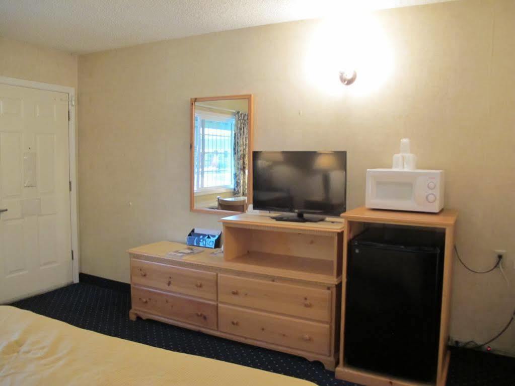 Econo Lodge Inn & Suites Central Medford Extérieur photo