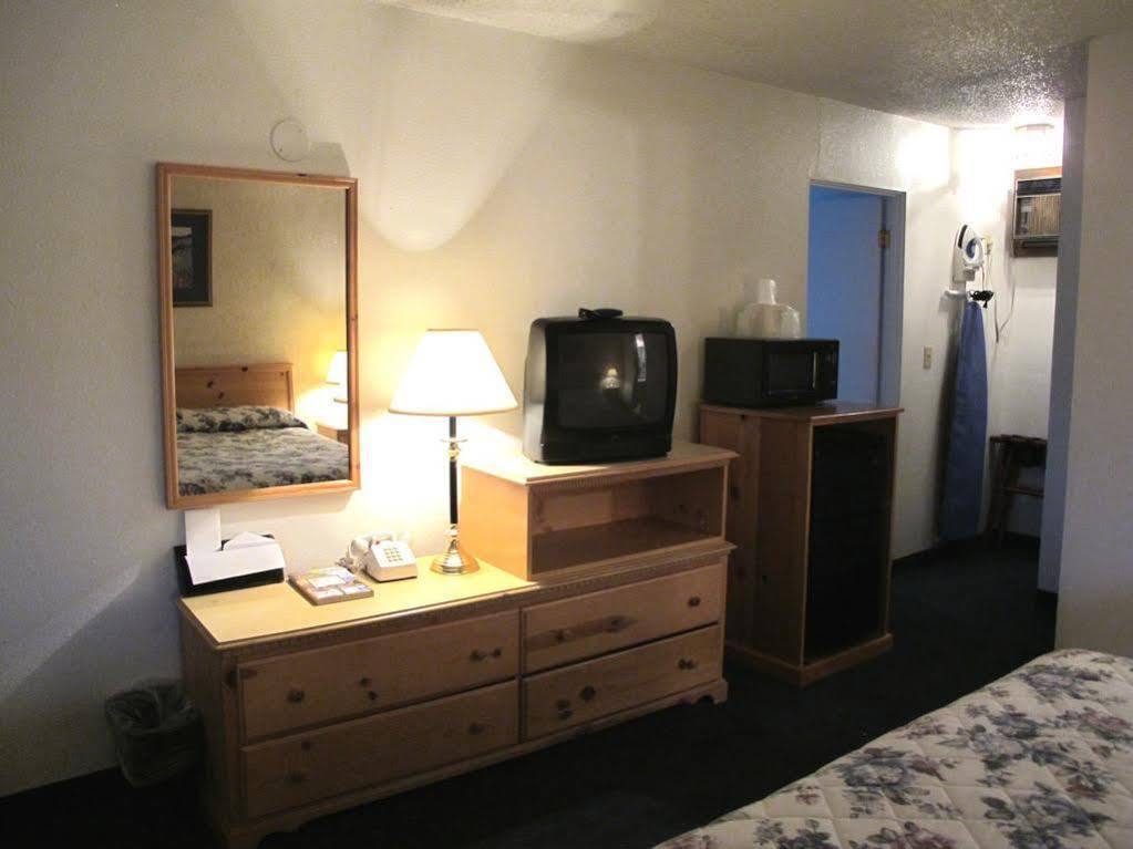 Econo Lodge Inn & Suites Central Medford Extérieur photo
